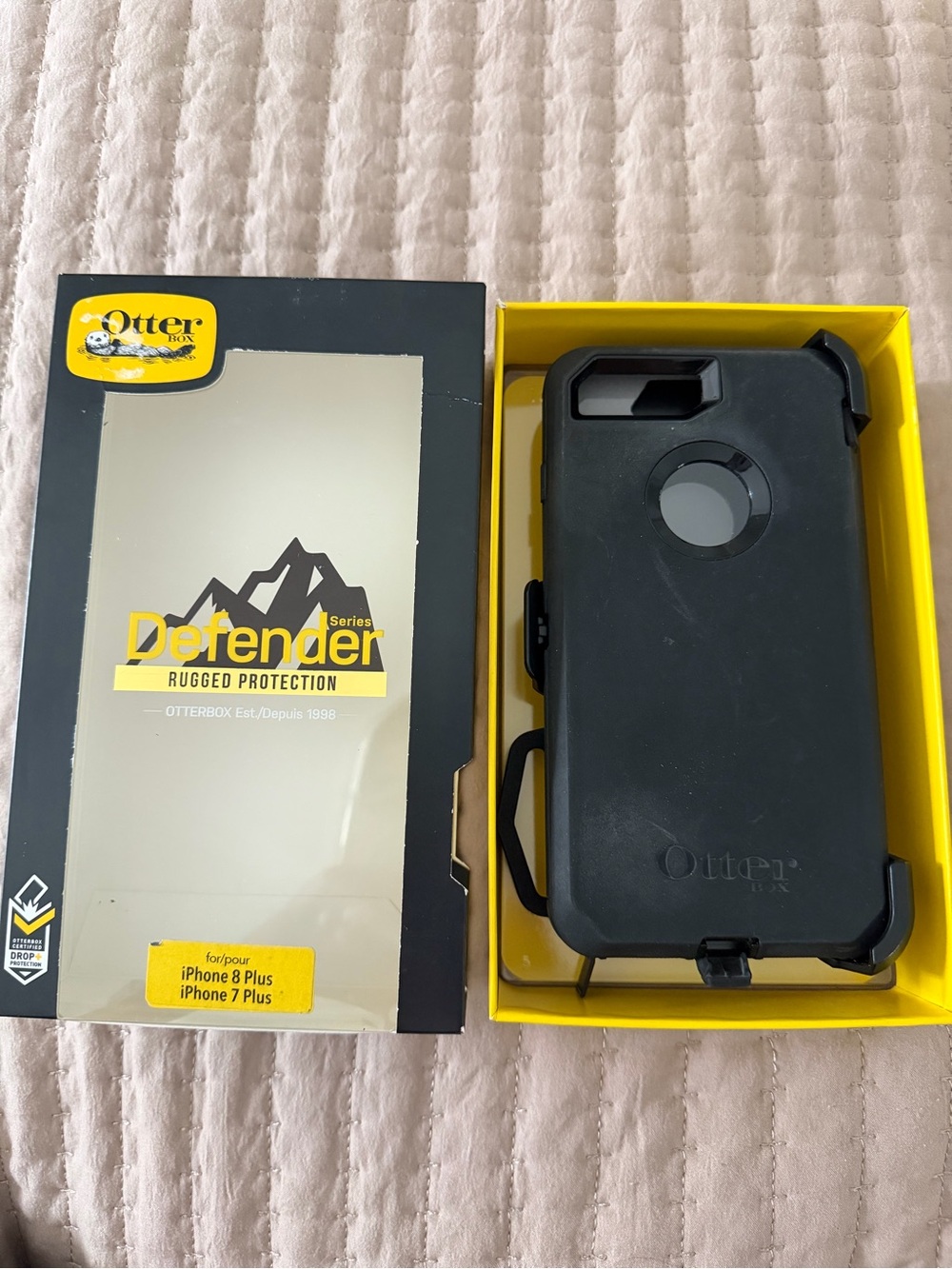 OtterBox Defender Series Black Rugged Phone Case for iPhone 8 Plus / 7 Plus